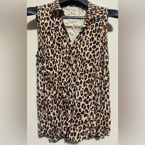 No Boundaries Tops - 💰2/$10 Used Womens button up cheetah Pattern tank top- size xxl